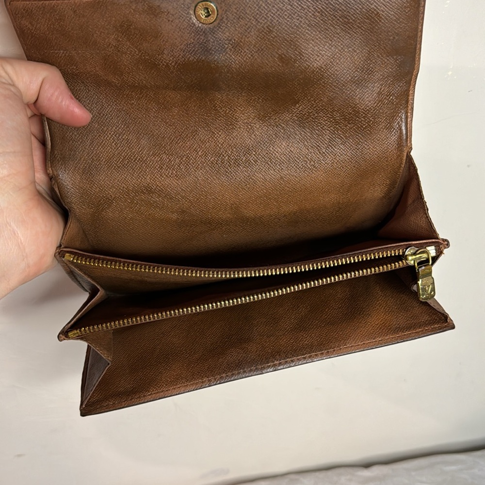 1994 Louis Vuitton Sarah Monogram Wallet - Vintage - Picture 7 of 10